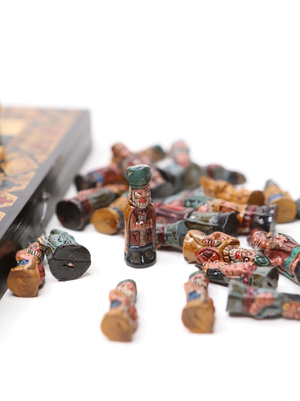 Vintage Peruvian Inca  Spanish Conquistador Wooden Mini Chess Set Game Case - Picture 2 of 9